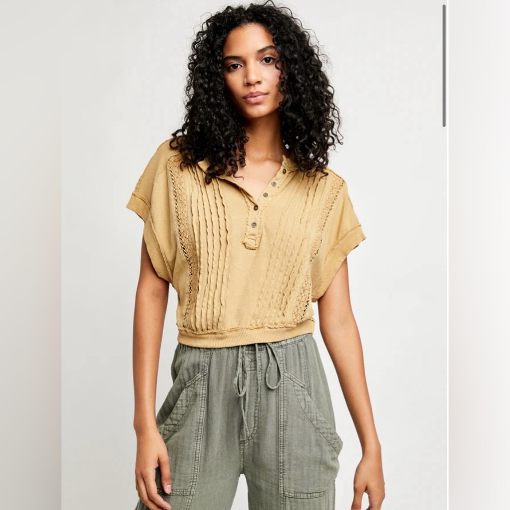 Free People We The free pleated crochet Roxy Henley Sz XS GUC Golden Palm